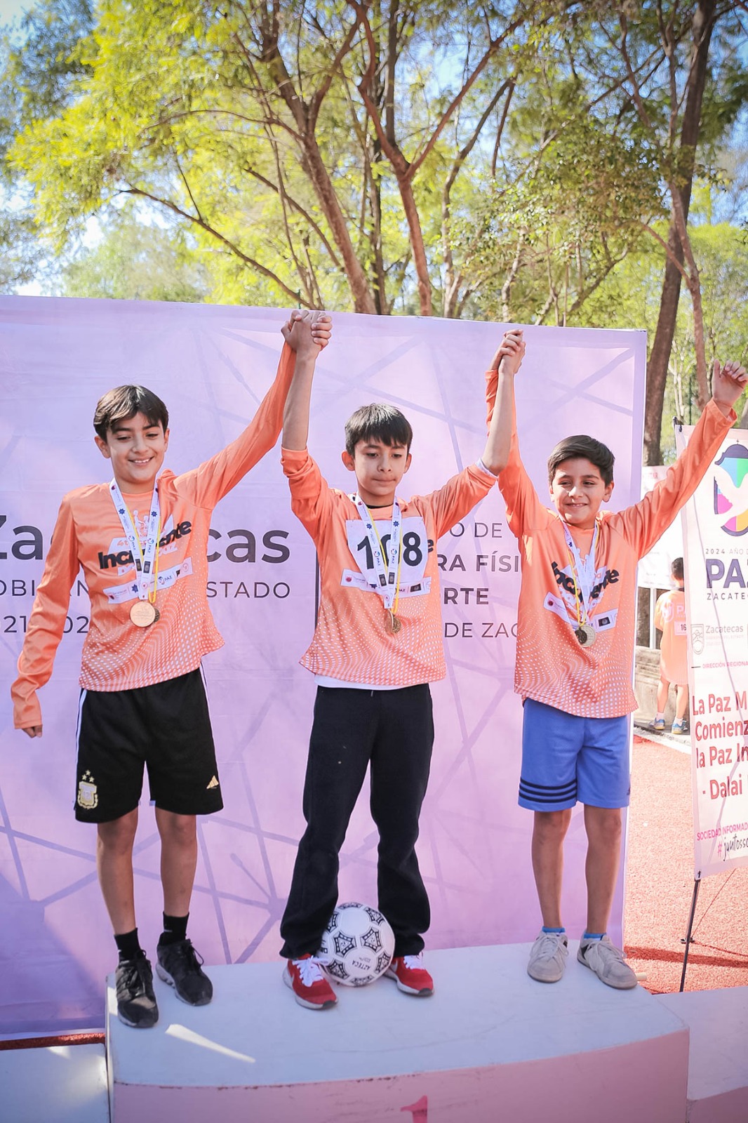 NIÑEZ JEREZANA PARTICIPA EN LA CARRERA DE LA PAZ