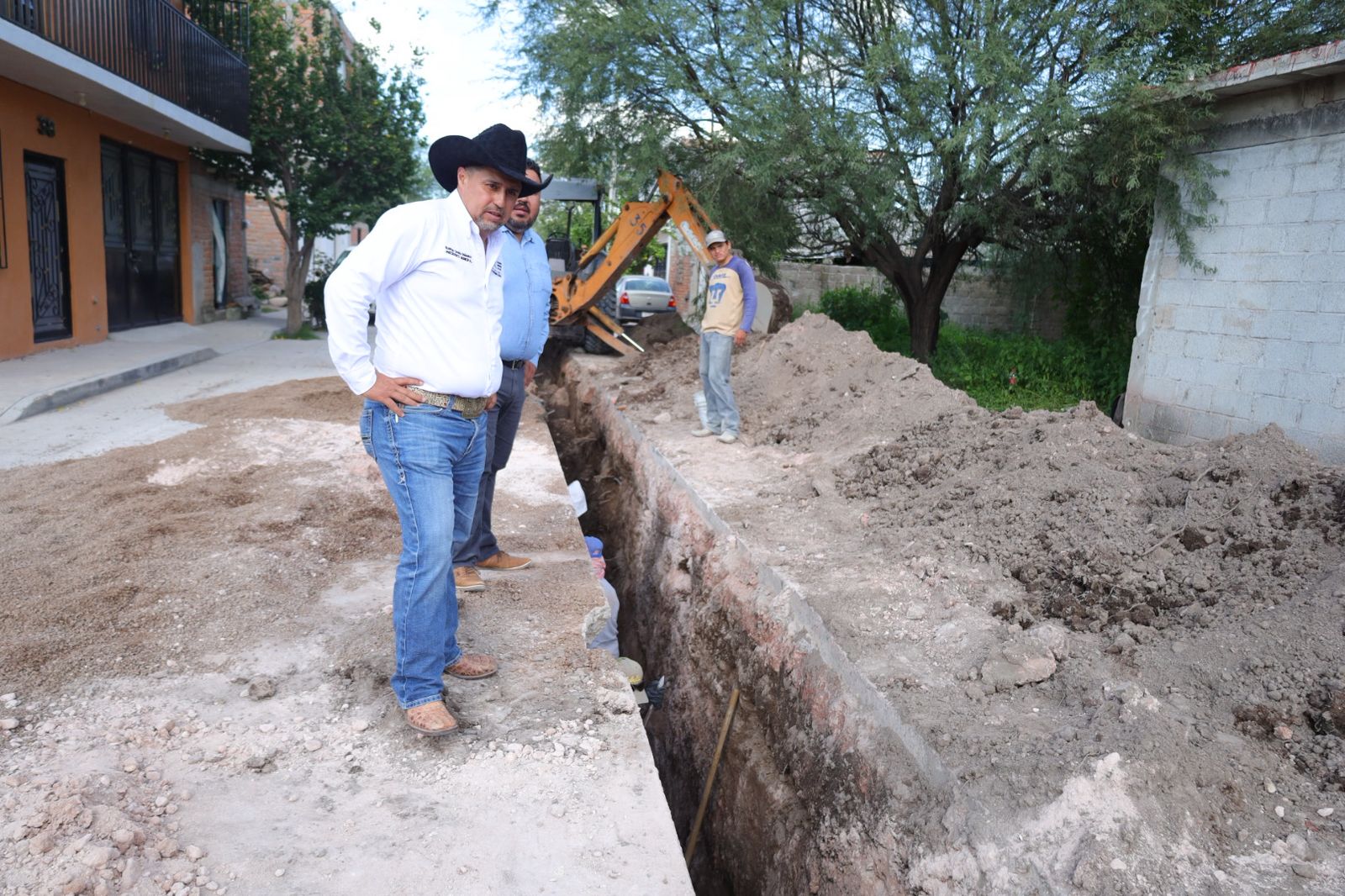 SUPERVISA RODRIGO UREÑO OBRA DE DRENAJE EN LA COLONIA FRENTE POPULAR NORTE