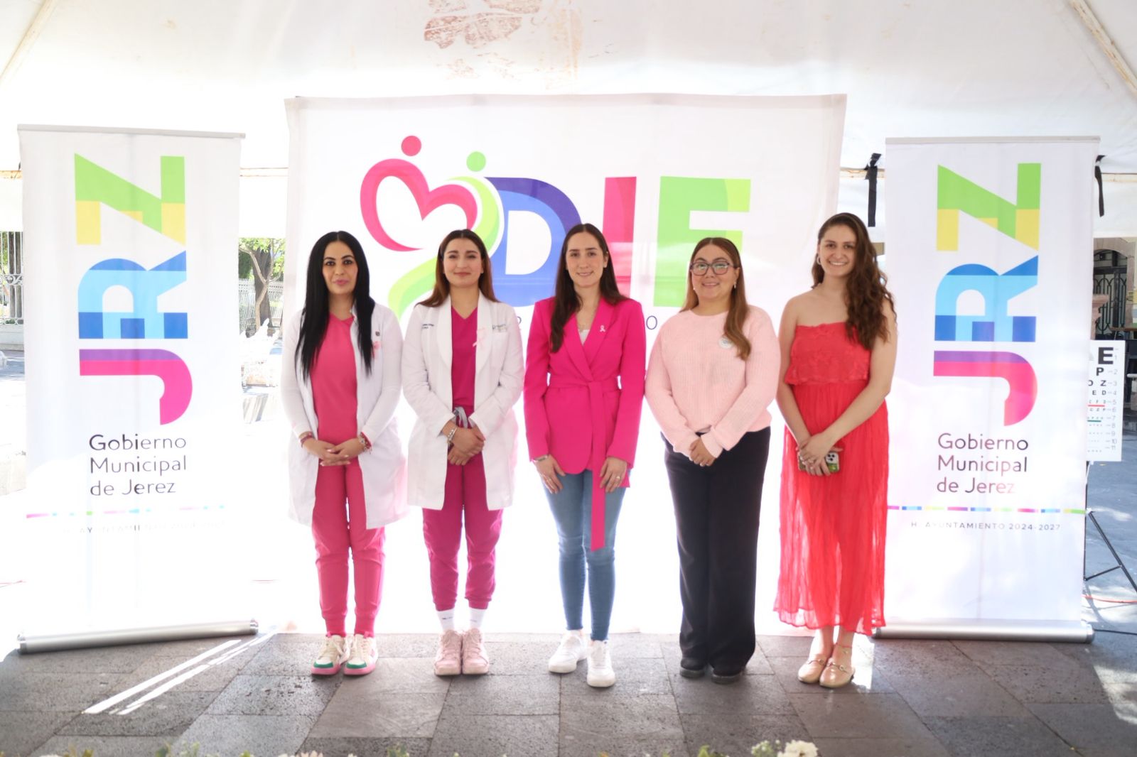 DIF DE JEREZ PREVIENE CÁNCER DE MAMA CON CORREDOR DE SERVICIOS DE SALUD GRATUITOS