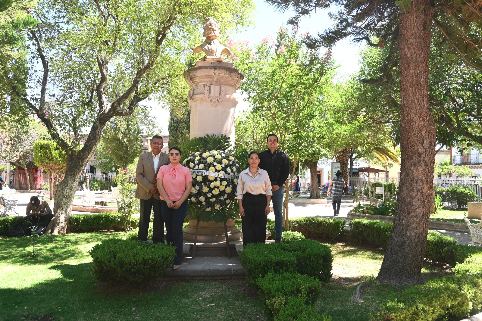 RINDEN HOMENAJE A CANDELARIO HUÍZAR EN SU 56 ANIVERSARIO LUCTUOSO