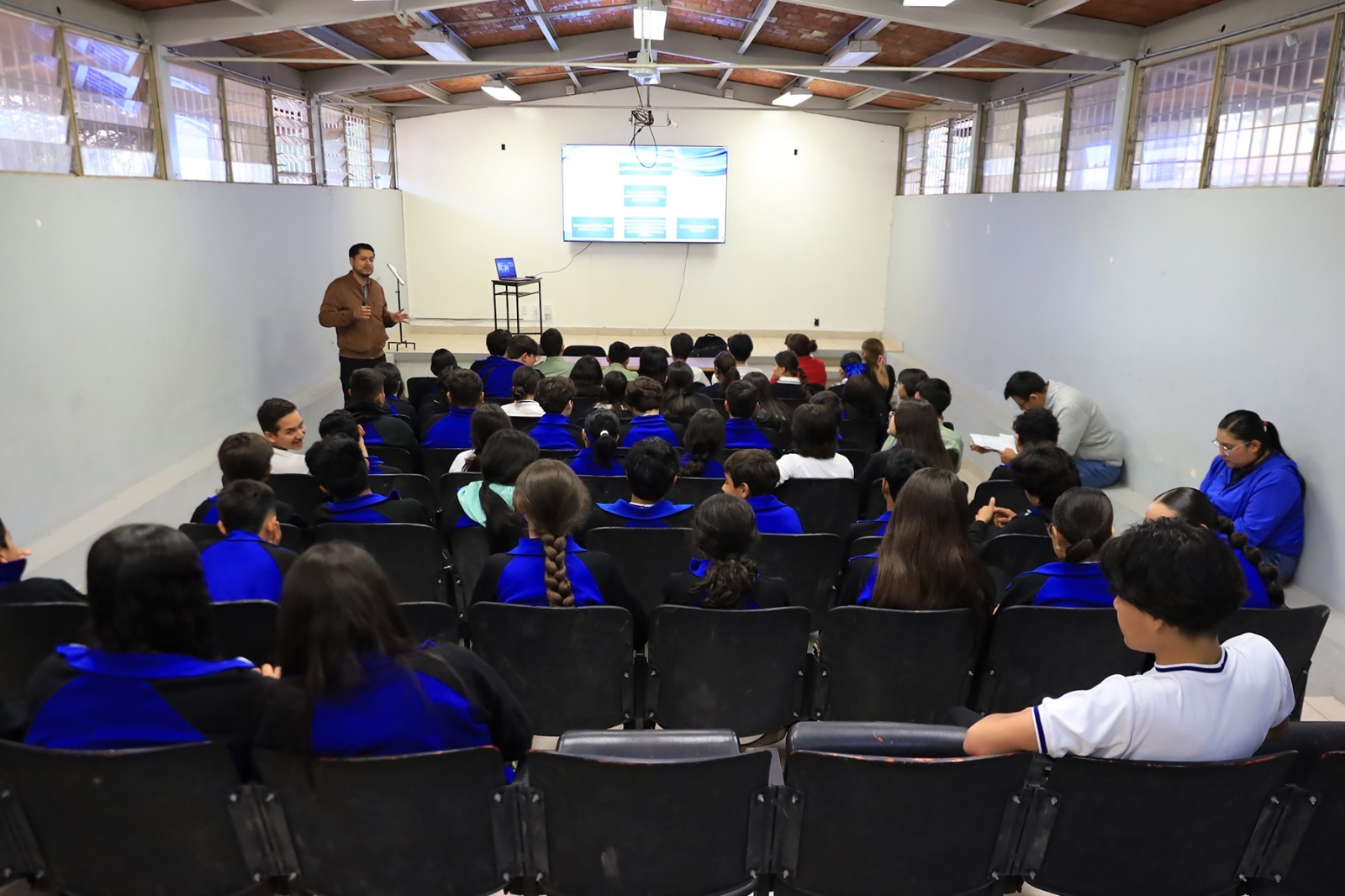 DIF DE JEREZ OFRECE A ESTUDIANTES ORIENTACIÓN SOBRE AUTOLESIONES Y AUTOESTIMA